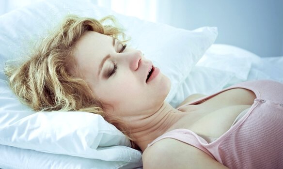 De oorzaken, waarschuwingssignalen en behandeling van slaapapneu