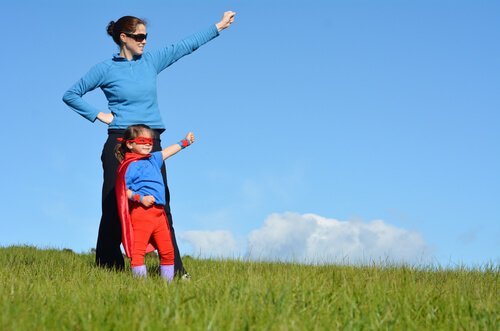 Kinderen die beschermd worden door supermoeders