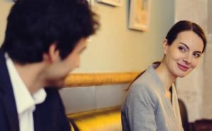 Liefde op het eerste gezicht, als blikken elkaar ontmoeten