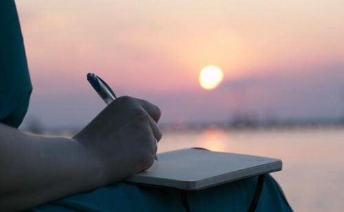 Schrijven bij zonsondergang