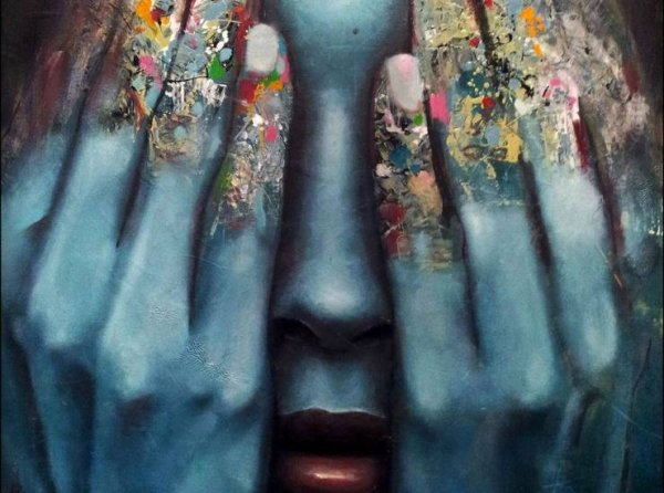 Kunstwerk van vrouw met handen over haar gezicht