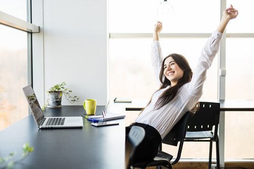 Vrouw met plezier in haar werk