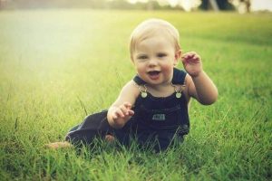 Mijlpalen in de ontwikkeling van een baby tussen de 7 en 8 maanden oud