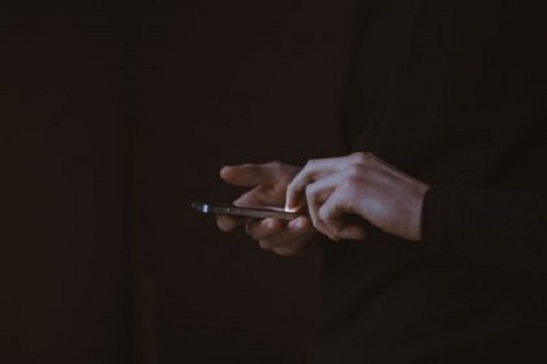 Cyberpesten herkennen en aanpakken