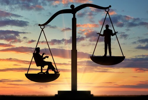 De media behandelen mensen als kinderen