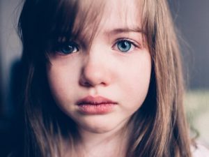 Verdriet bij kinderen: hoe kunnen we hen helpen ermee om te gaan?