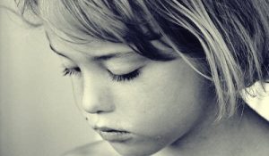 Wanneer een kind wordt beroofd van zijn kindertijd