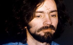 Charles Manson en de psychologie achter zijn sekte