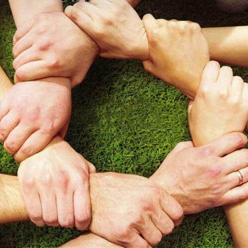 Elkaars handen vasthouden