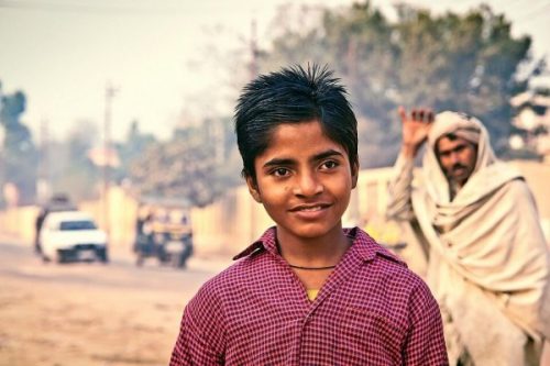 Jongen en man in India