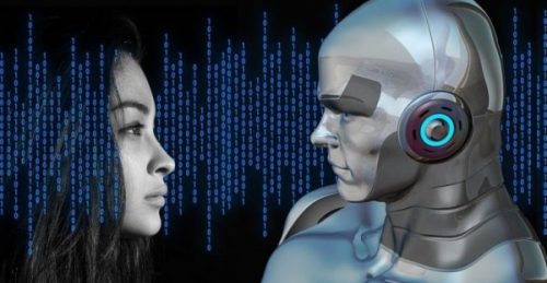 Gezicht van een vrouw en een robot