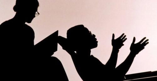 Man praat met psycholoog