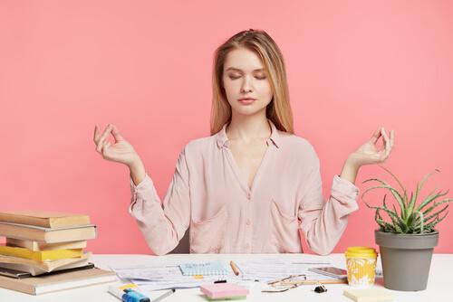 Het beoefenen van aandachtscontrole: in contact komen met het heden