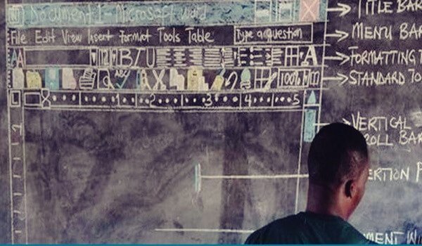 Ghanese leraar voor het schoolbord