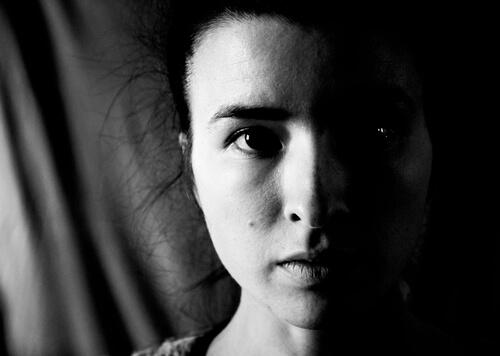 Vrouw met micro-expressie