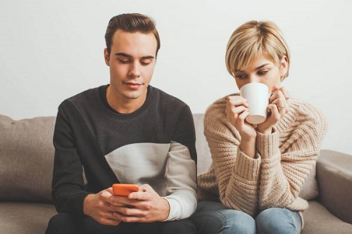 Controle en jaloezie wijzen op onzekerheid in de liefde