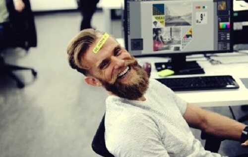 Gevoel voor humor en het verband met intelligentie