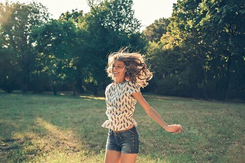 Gelukkig en vrolijke vrouw