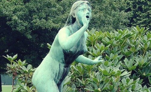 Standbeeld van de mythologische figuur Echo