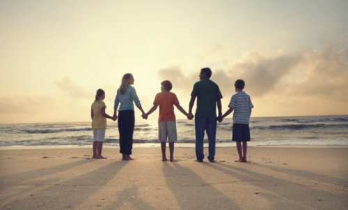 Familie op het strand