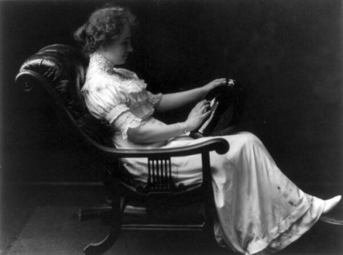 Helen Keller in een stoel