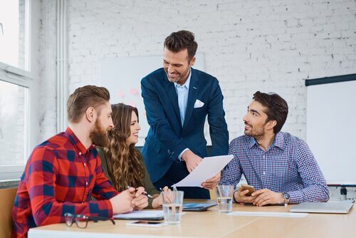 Werkoverleg met vriendelijke collega