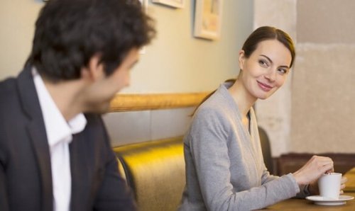 Welke gebaren verraden een verliefde man