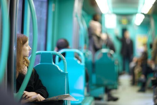 Het omstandereffect: niemand helpt een mens in nood