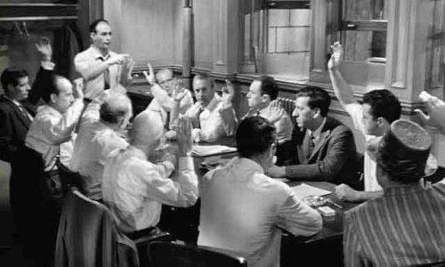 12 boze mannen blijven overleggen