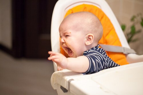 Baby die huilt om eten