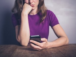 Het FOMO-syndroom: fear of missing out