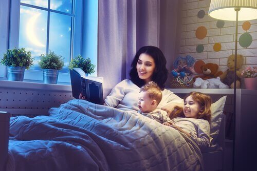 s Avonds voorlezen aan de kinderen