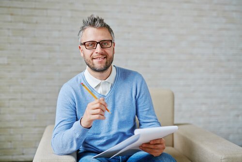 belang van een onderwijspsycholoog met een potlood in de hand