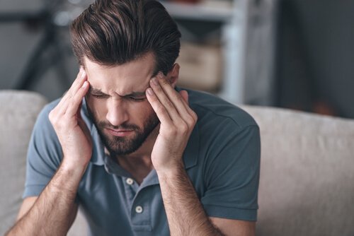 Man heeft last van hoofdpijn