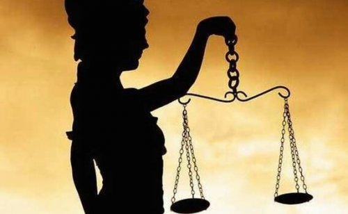 Vrouwe justitia met weegschaal