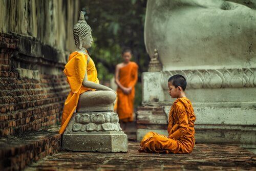 Monniken van een van de vier types Boeddhisme
