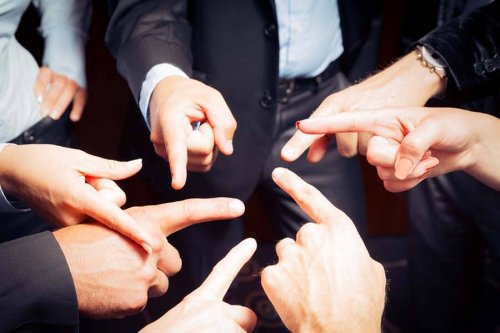 Anderen de schuld geven
