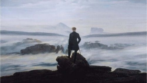 Man die op een rots staat