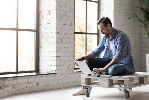 Man werkt vanuit huis