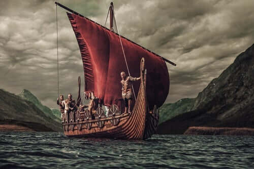Een vikingschip met bemanning