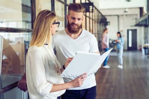 Een goede collega helpt anderen