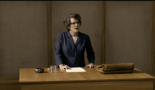 Hannah Arendt tijdens een lezing