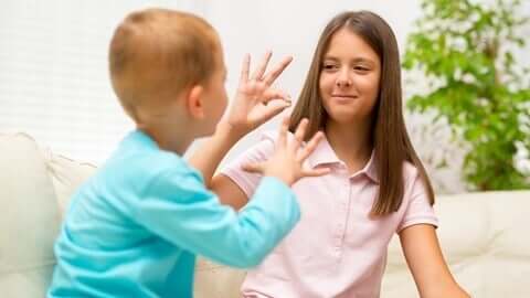 Kinderen spelen samen