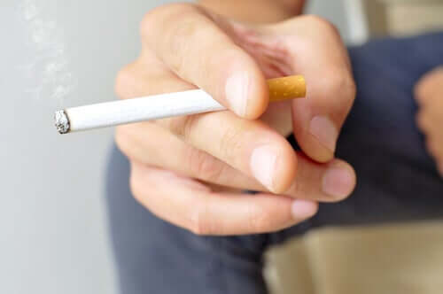 Roken verhoogt het risico op complicaties bij COVID-19