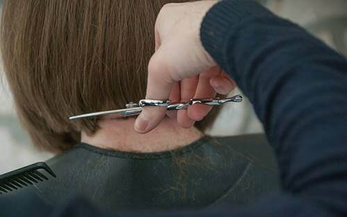 Zelf je haar knippen