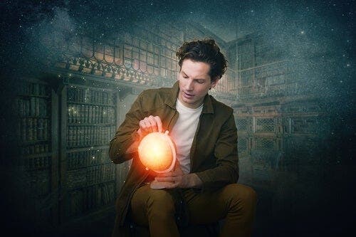 Een man met een lichtgevende wereldbol