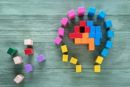 Speegoedblokken in de vorm van een hoofd