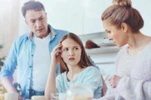 Overbezorgde ouders die geen affectie tonen
