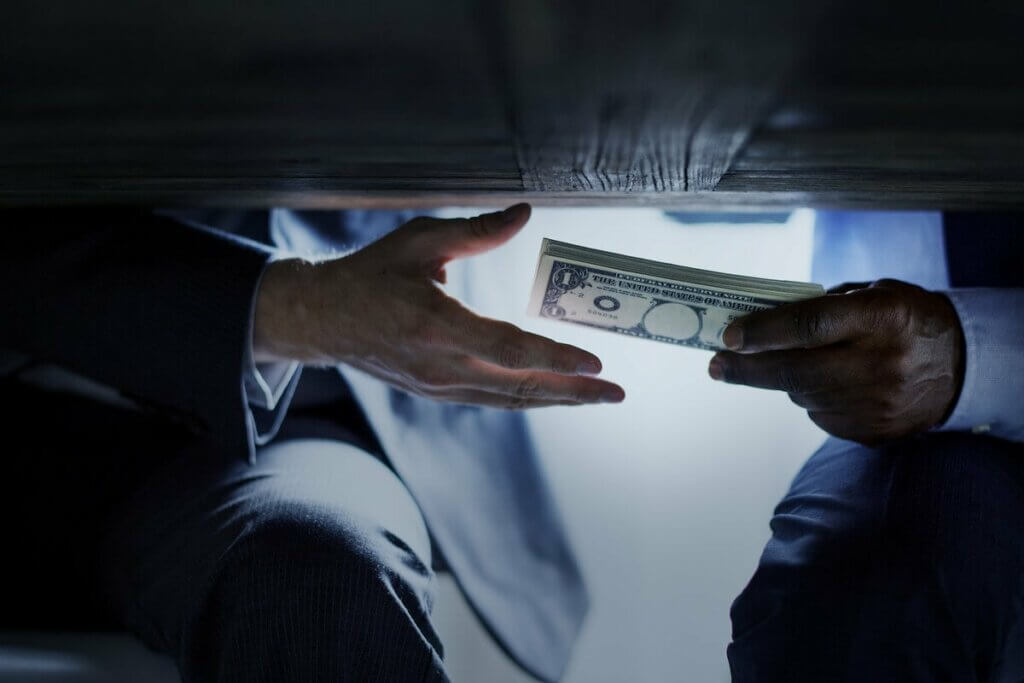 Hoe werkt de geest van een corrupt persoon