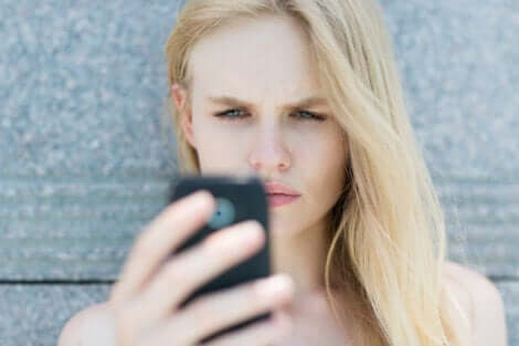 Op de sociale media zie je mensen met meningen en kennis